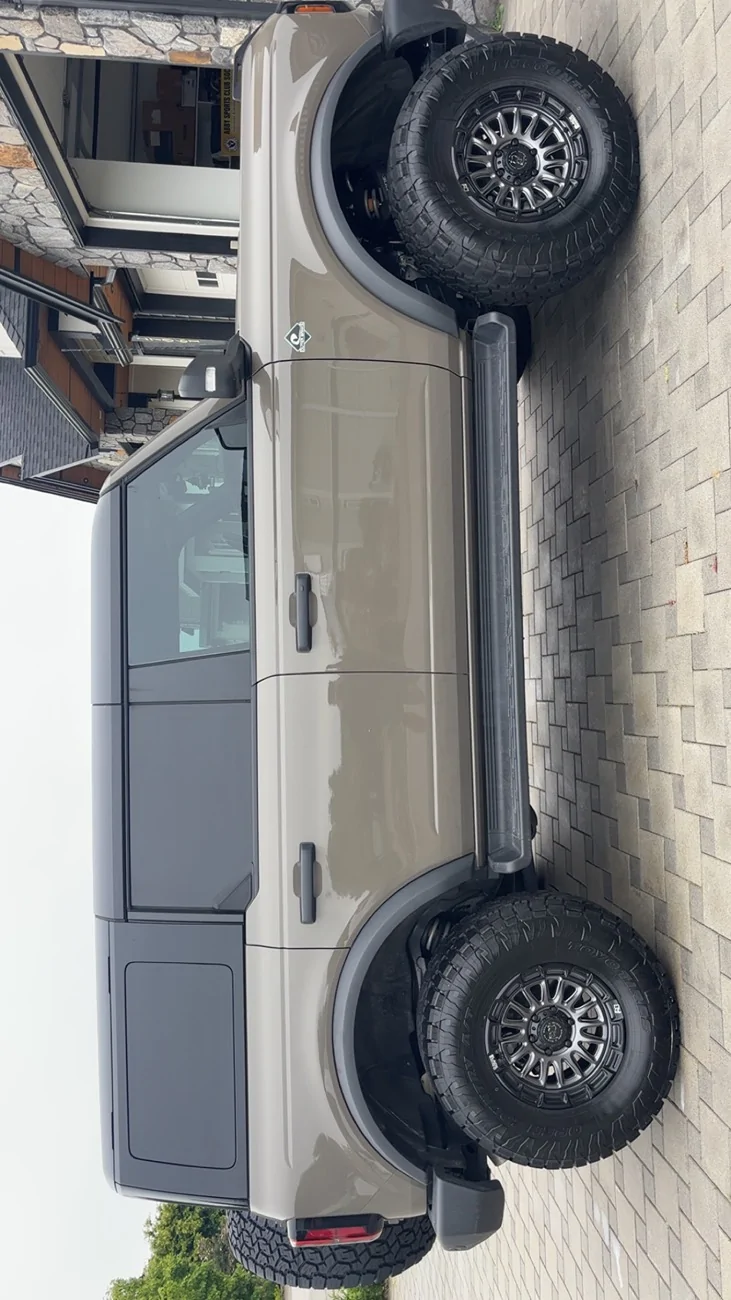 Ford Bronco Marsh Gray Colour Can people post pictures IMG_4878