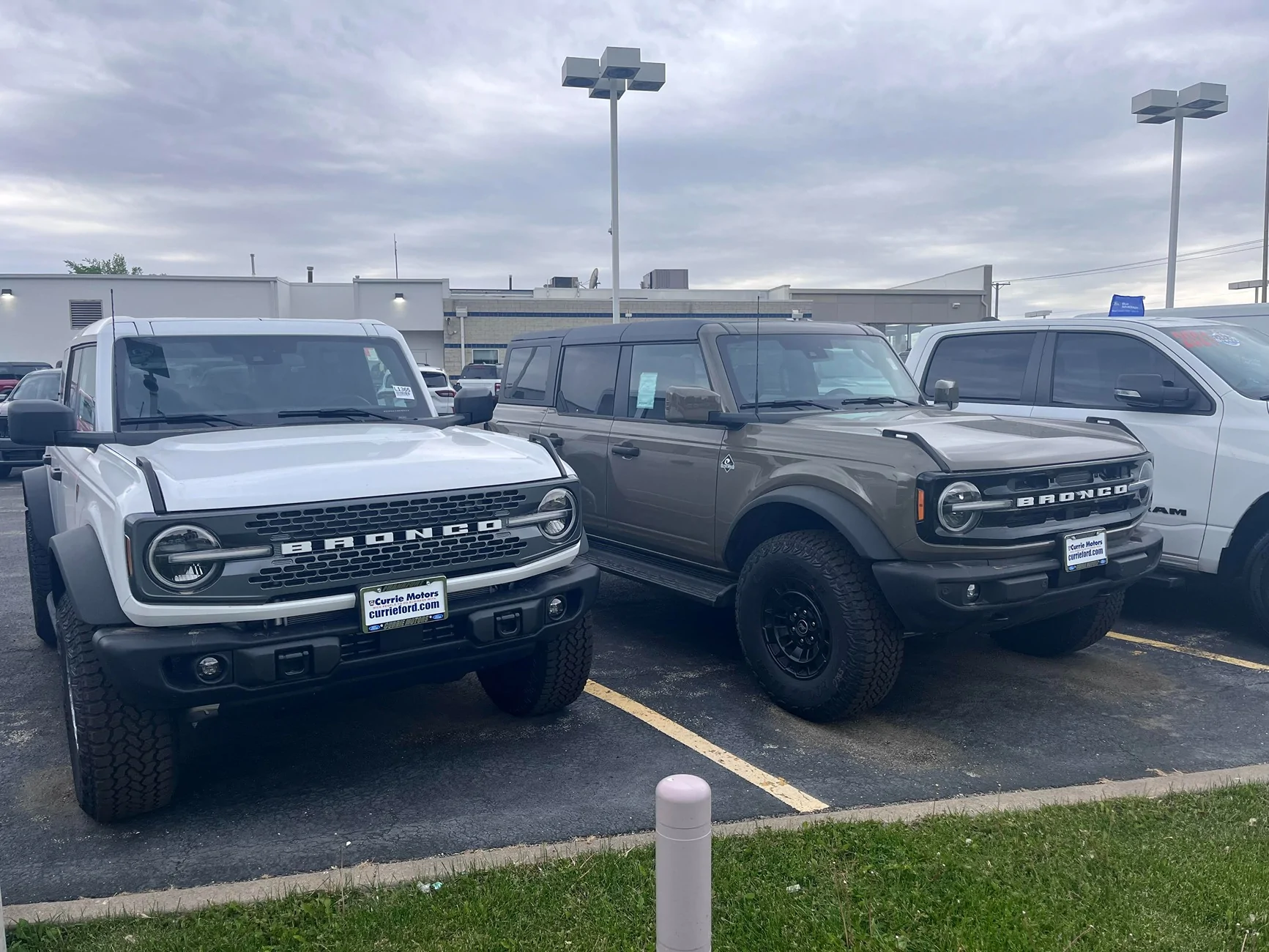 Ford Bronco Marsh Gray Colour Can people post pictures White and Marsh Gray