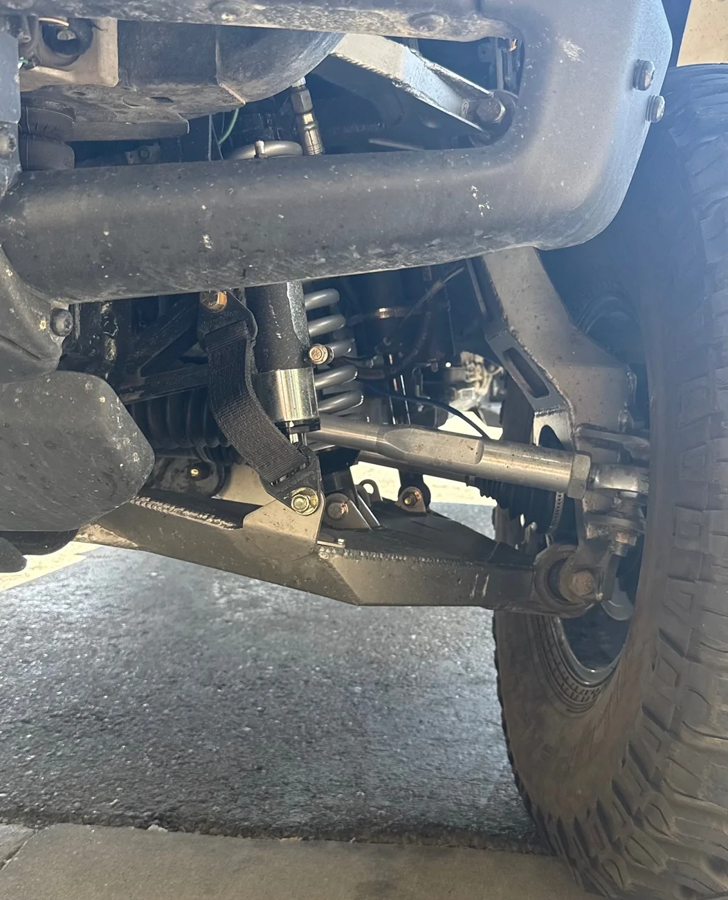 Ford Bronco Lower ball joint nuts missing or fell off?? IMG_1275