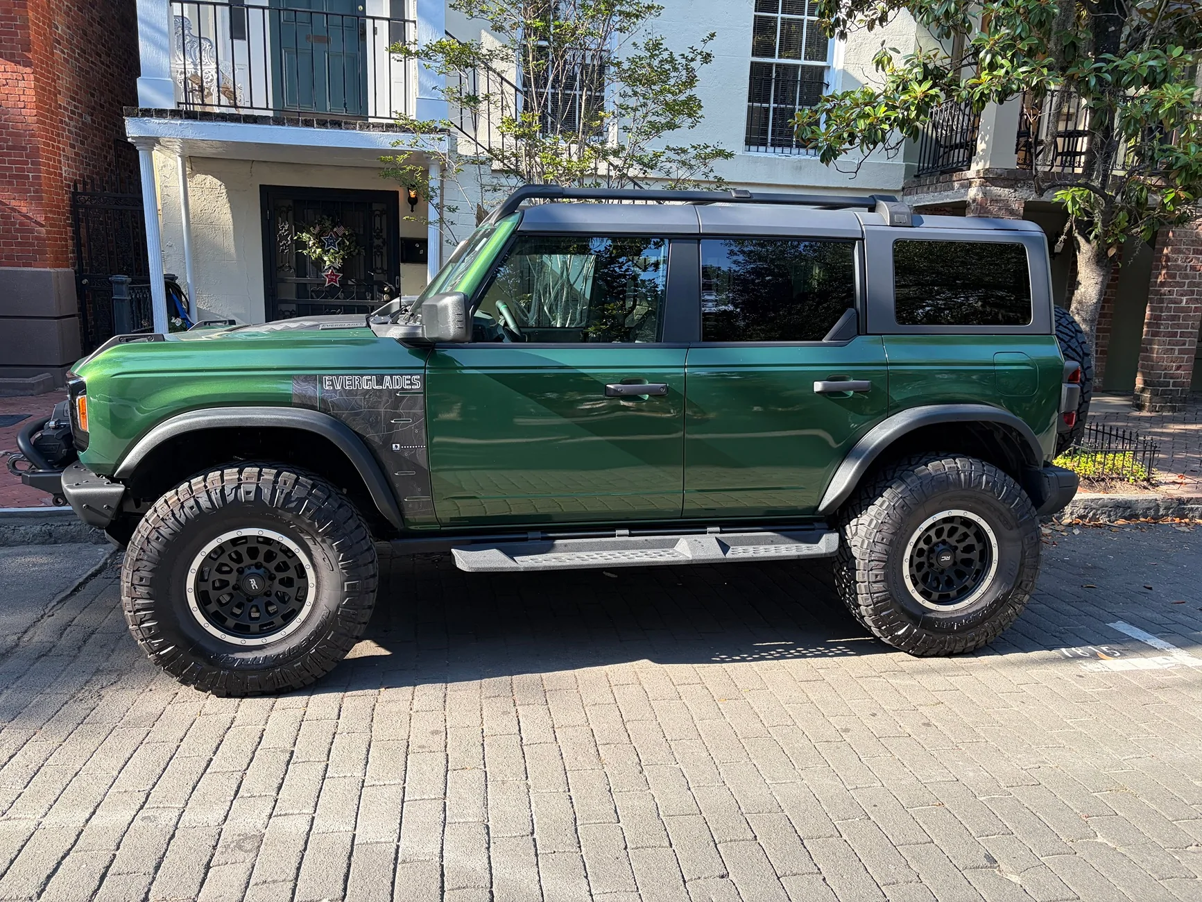 Ford Bronco Everglades + Raptor Hood & Parts Everglades Side Vi