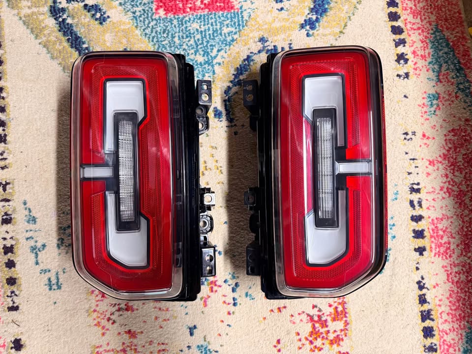 Ford Bronco FS: OEM Signature LED Tail Lights 719754443_28039756125626501_1461217751277302071_n