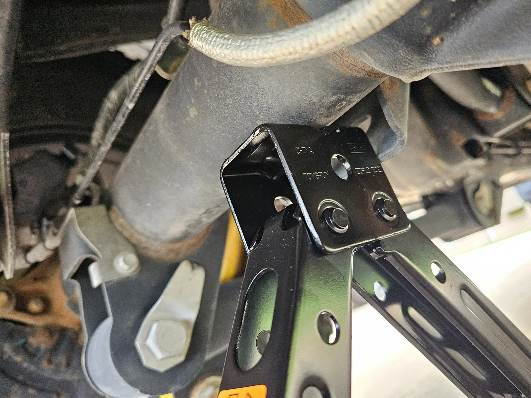 Ford Bronco Where is jack location for rear ford bronco? 1000018395