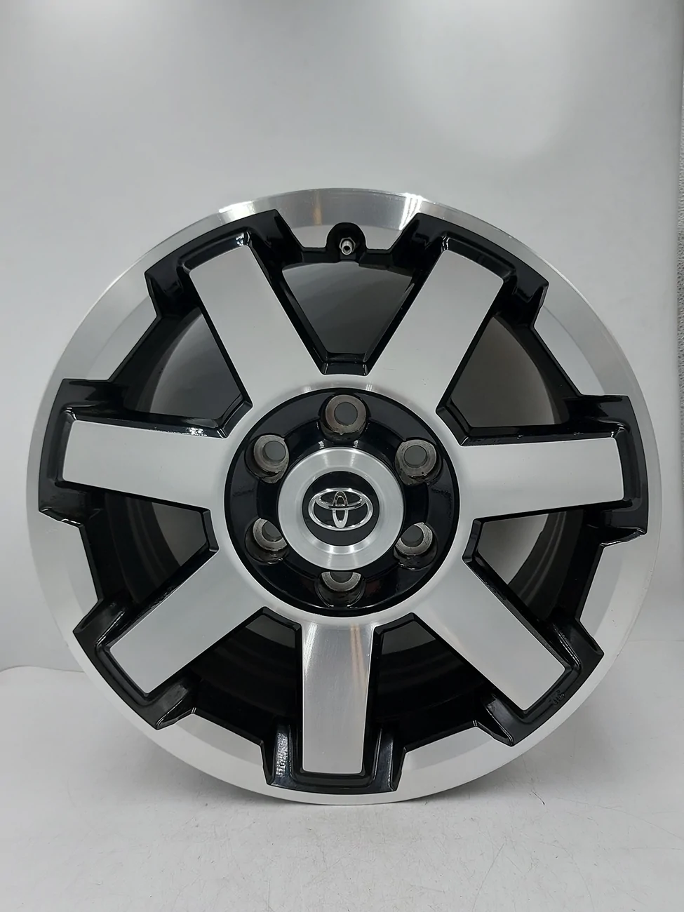 Ford Bronco Went with the polished look for wheels. 1781640333324-xr