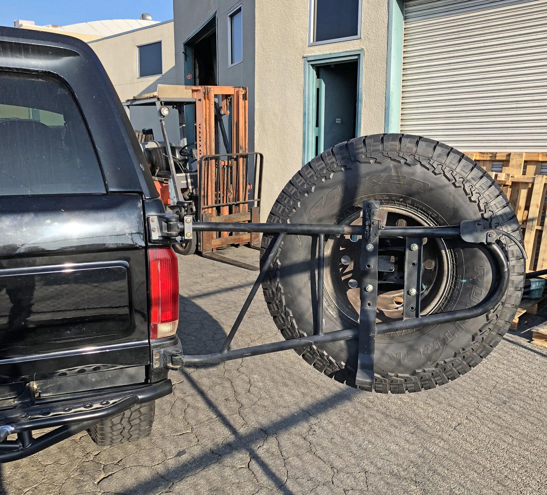 Ford Bronco 2021 F-150 Reveal LIVE THREAD Ford-Bronco-Spare-Tire-Carrier-Swing-Stop-9