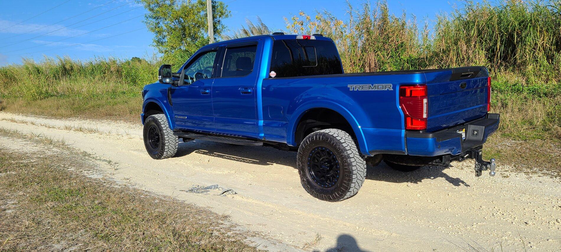 Ford Bronco Velocity Blue 20201231_154231