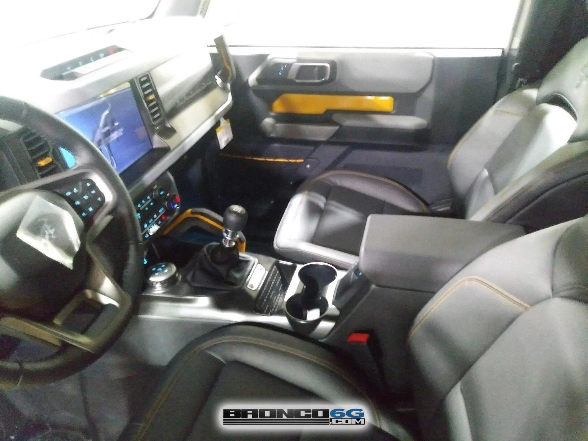 Ford Bronco 7MT and front cup holders shifter