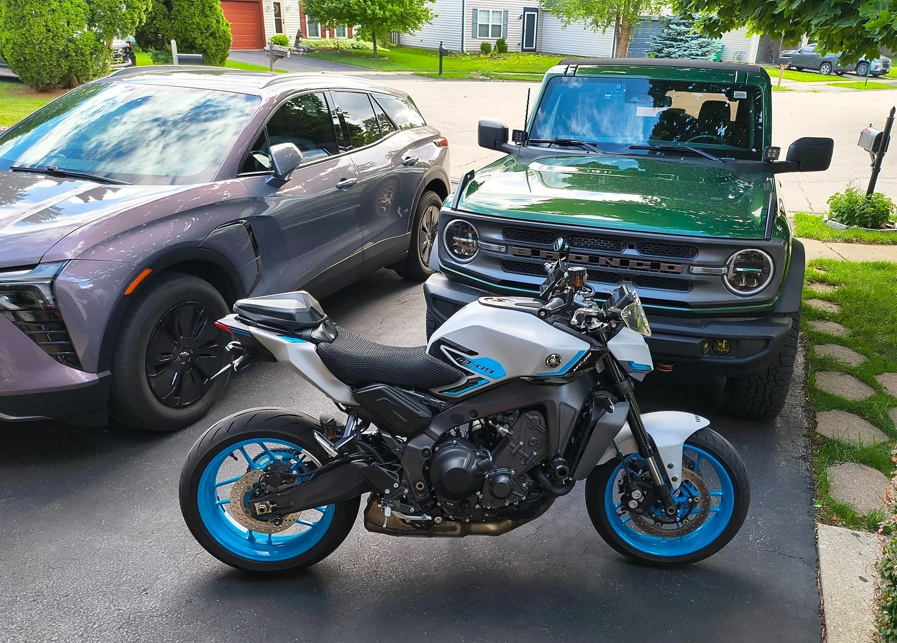 Ford Bronco Who got hit by a motorcycle? Bronco Mt-09 blazer