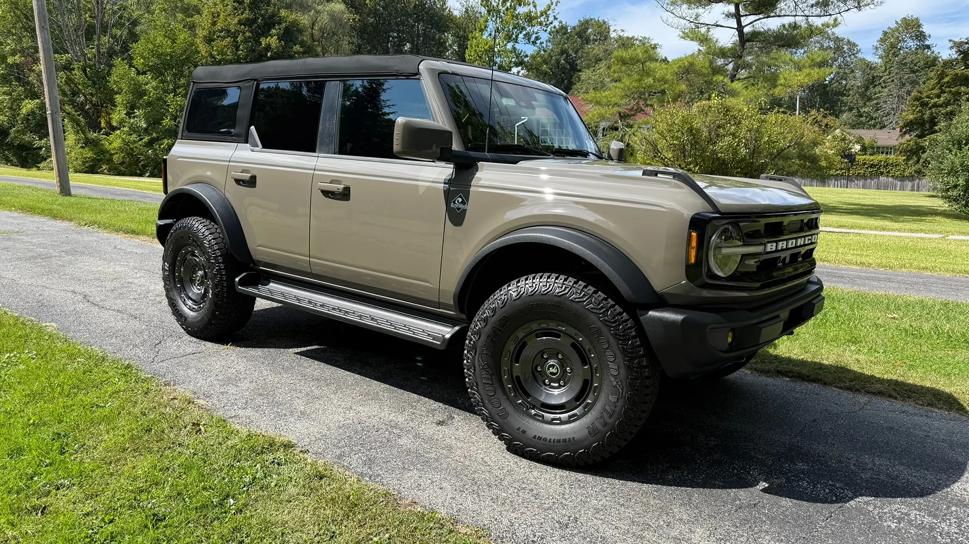 Ford Bronco Marsh Gray Colour Can people post pictures IMG_3317