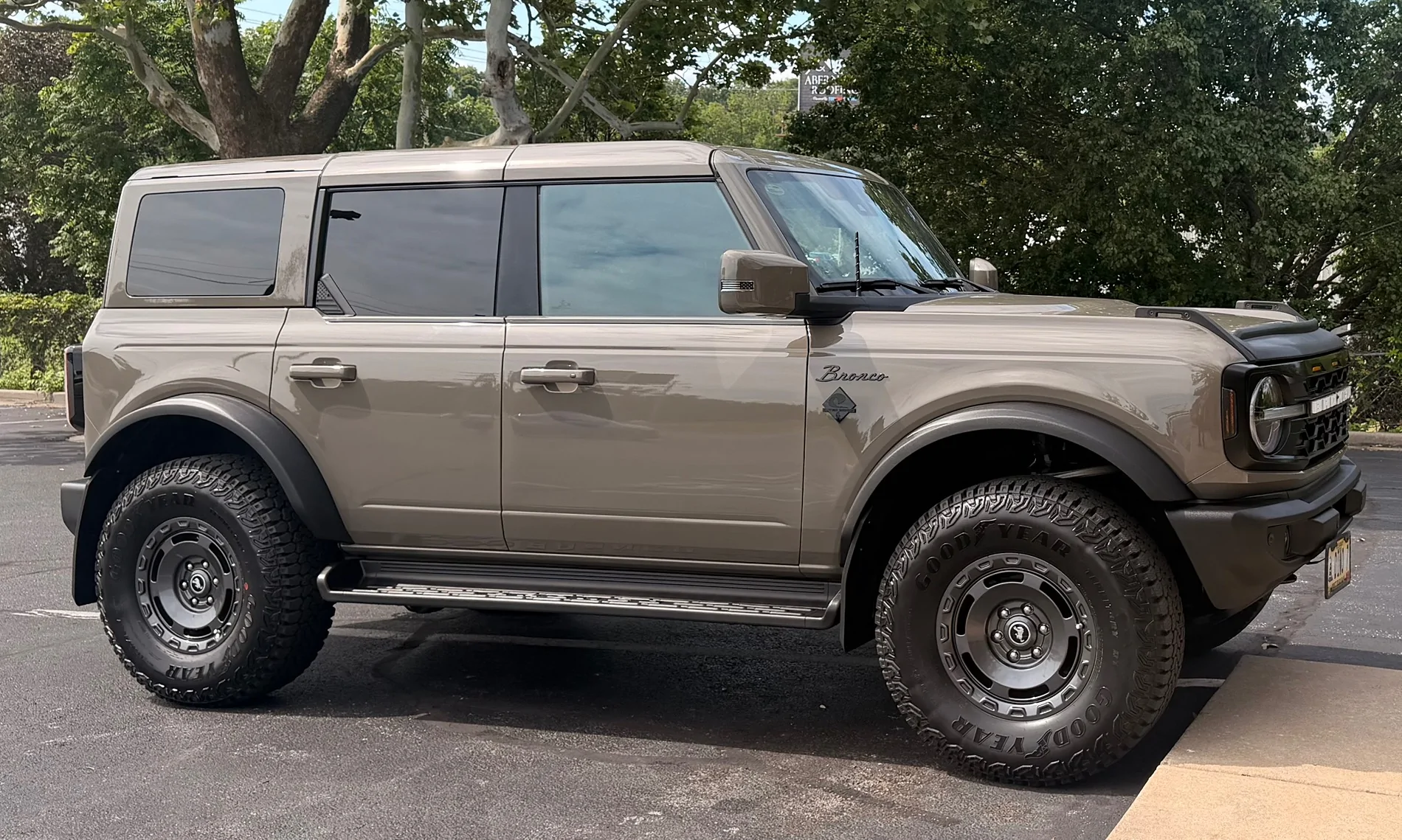 Ford Bronco Marsh Gray Colour Can people post pictures IMG_1026