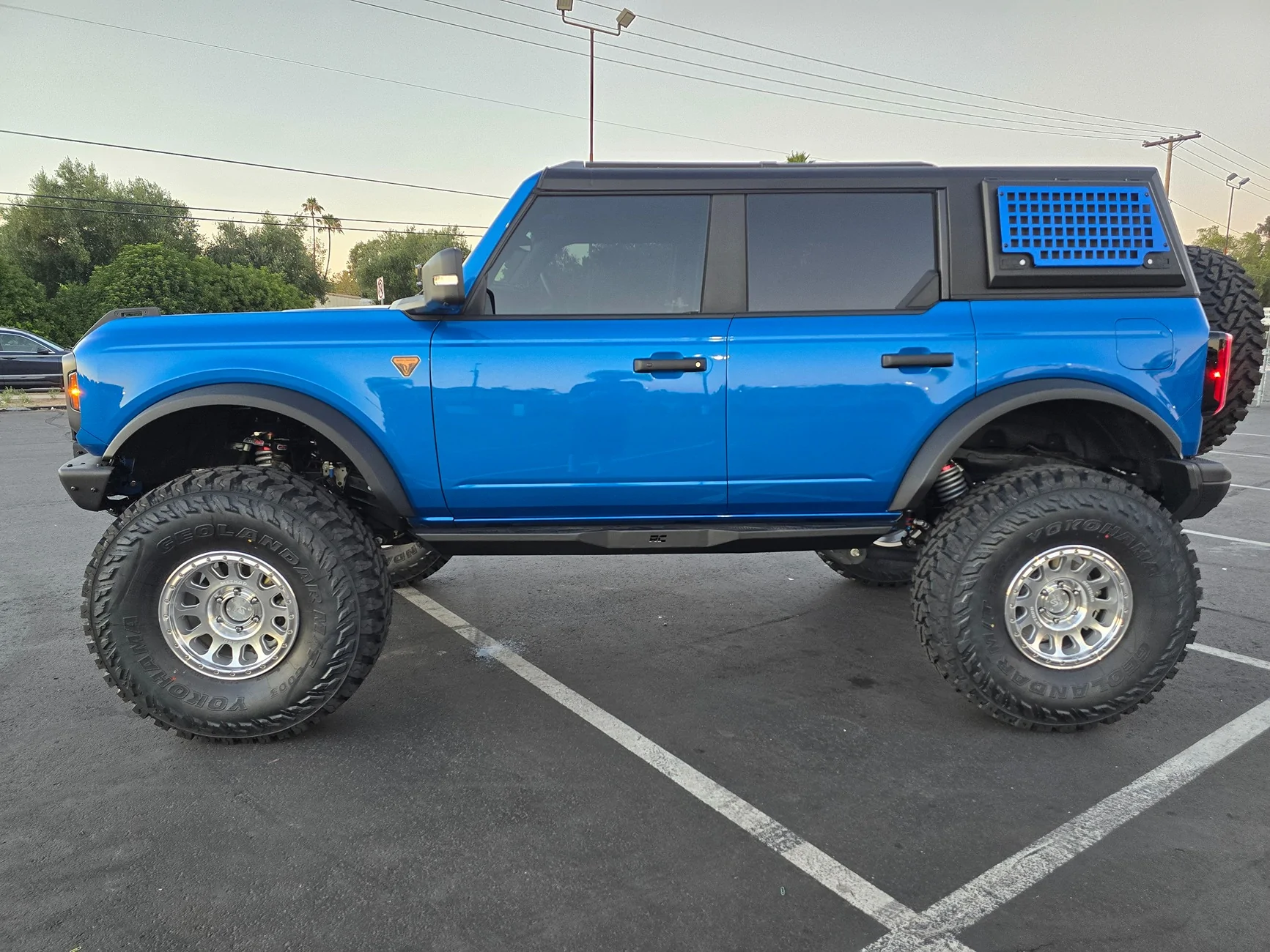 Ford Bronco VELOCITY BLUE Bronco Club 1000011220