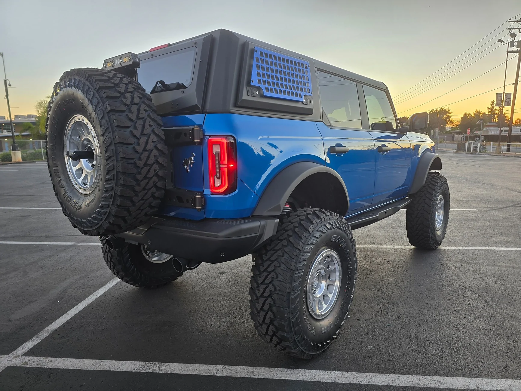 Ford Bronco VELOCITY BLUE Bronco Club 1000011215
