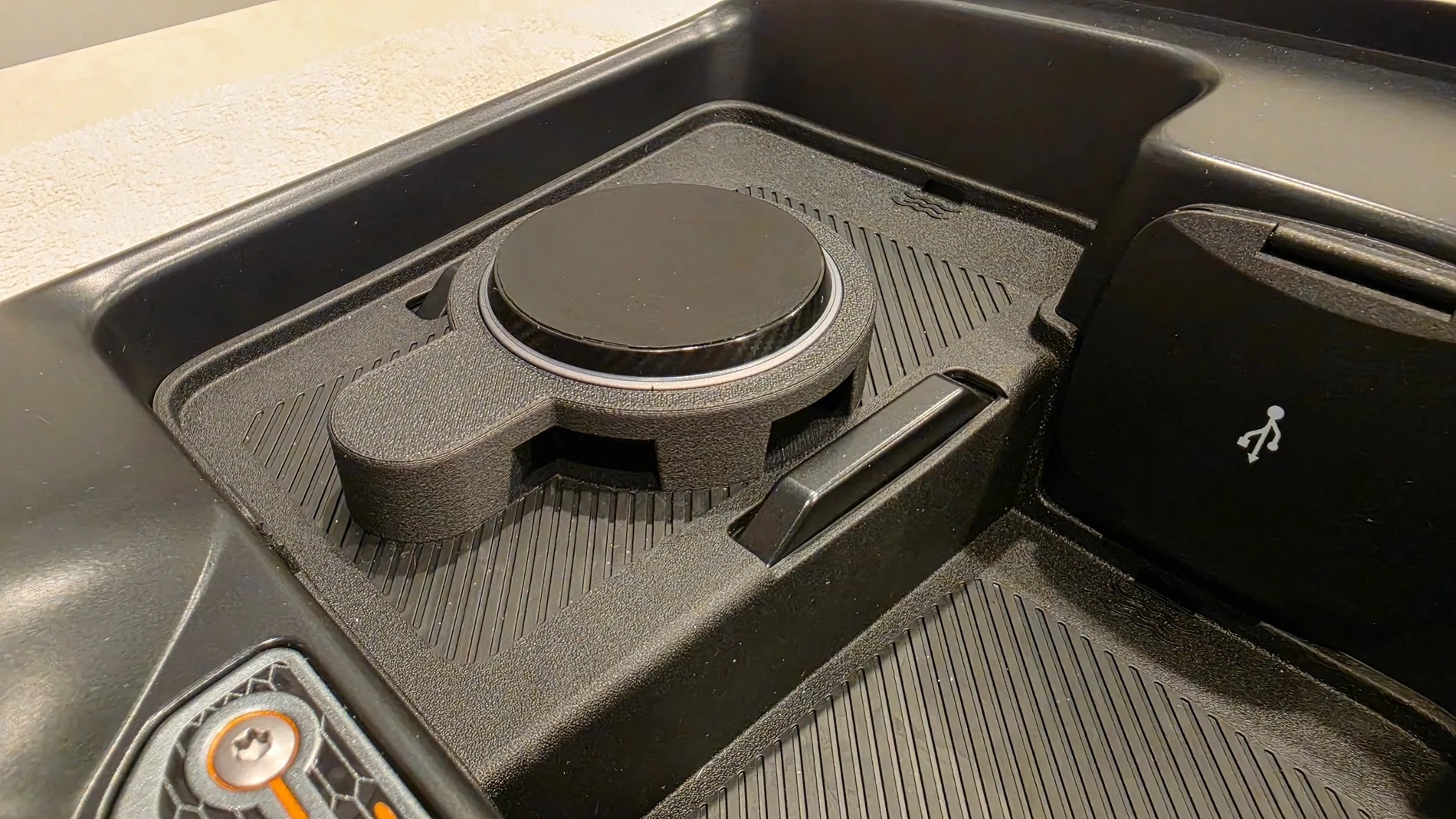 Ford Bronco 2025+ Custom Wireless Phone Charger 20260619_092800