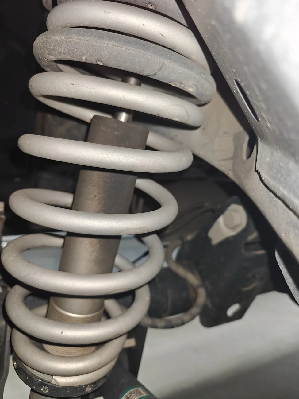 Ford Bronco Is this normal? Eibach rear struts oil buildup 1000009253
