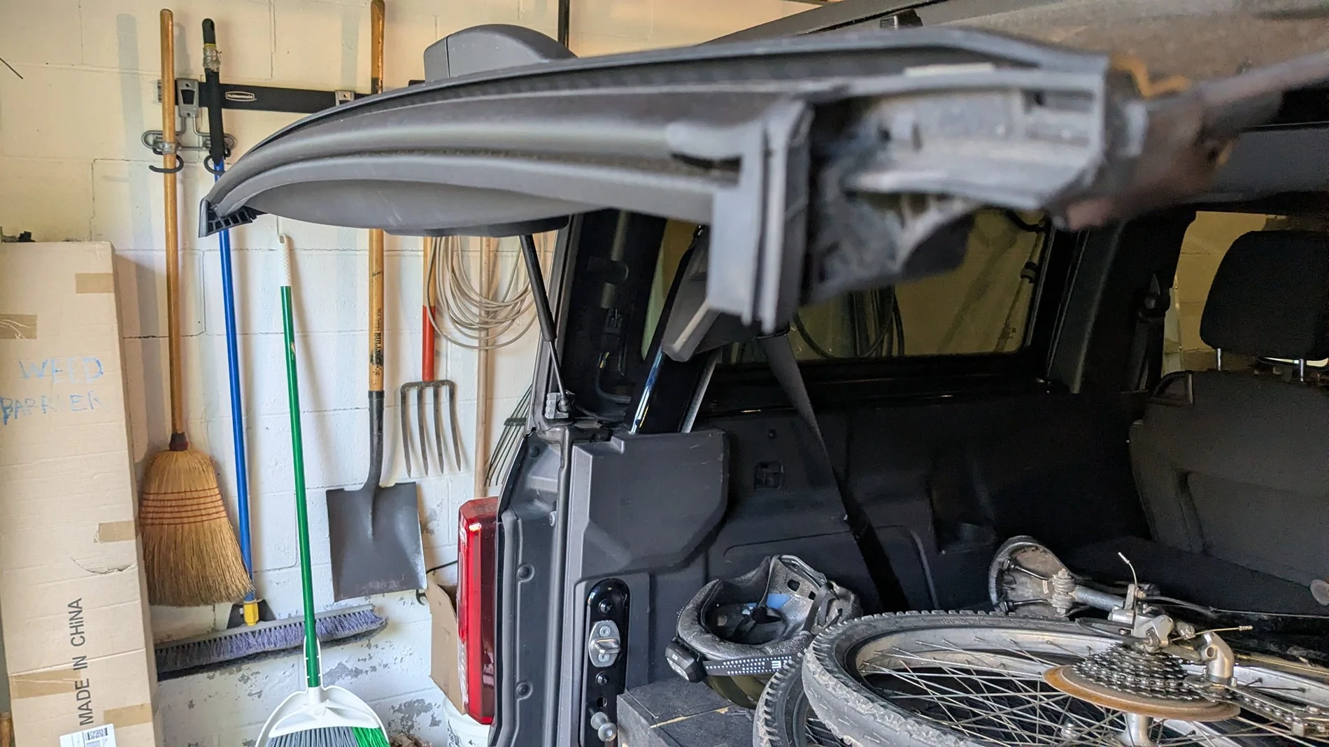 Ford Bronco Inquiring about the function of Rear lift glass. New hardtop owner. PXL_20260705_234014011