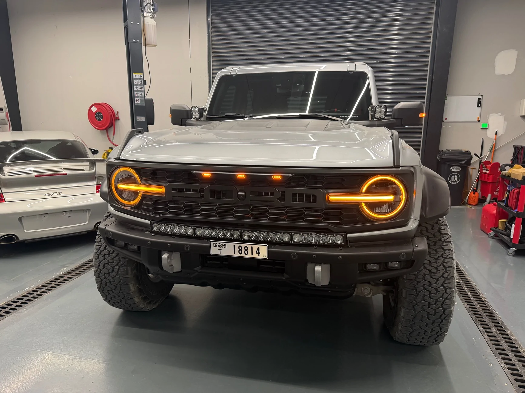 Ford Bronco Bronco Raptor front net lights orange to white. IMG_0725
