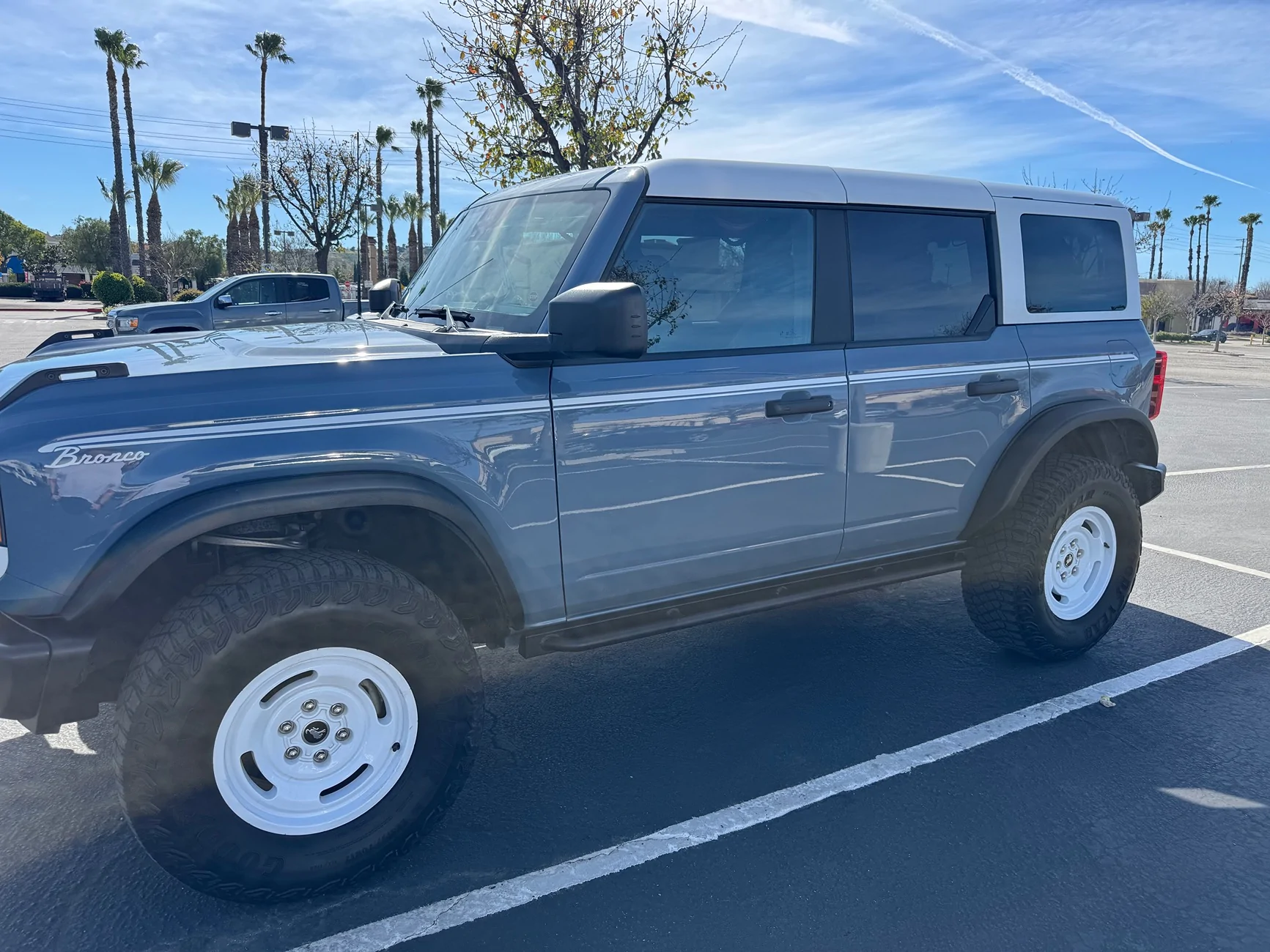 Ford Bronco $45,000 Ford Bronco 2023 Heritage Edition - Manual IMG_3384