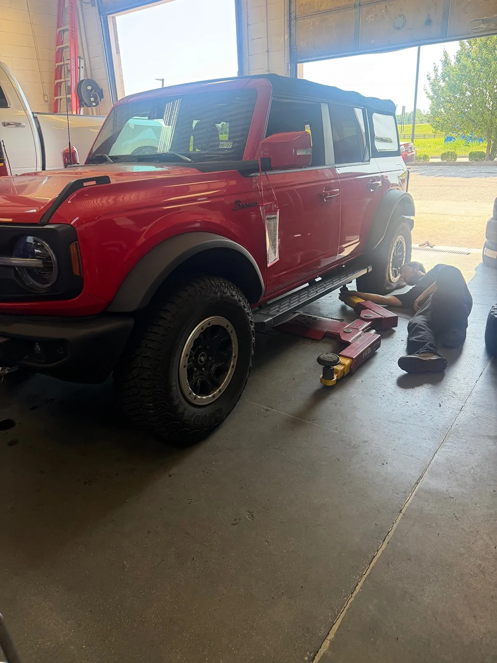 Ford Bronco Flat Towing, unexpected brake lockup. IMG_5758