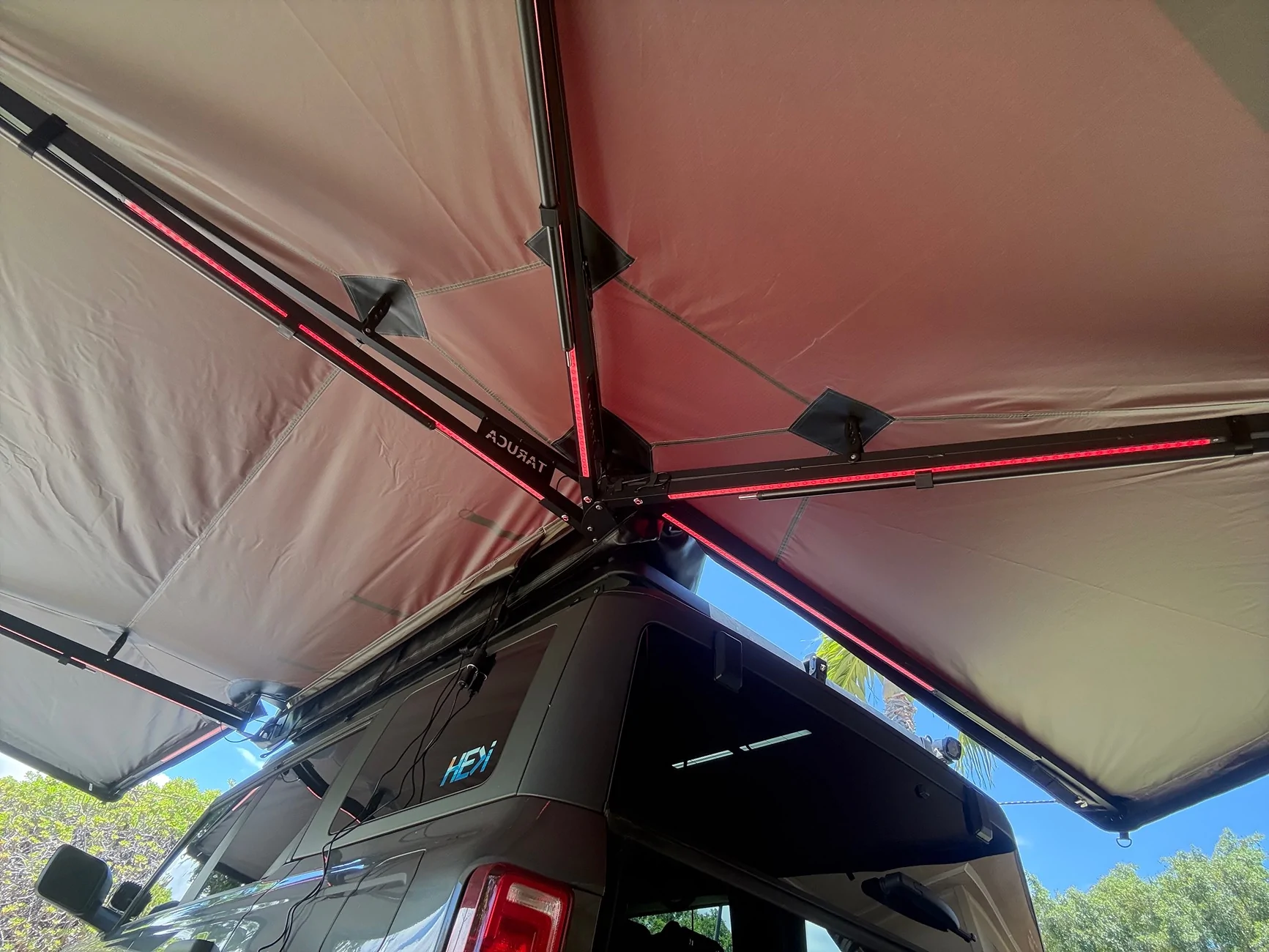 Ford Bronco Taruca Rogue 270 + XC  awning IMG_1547