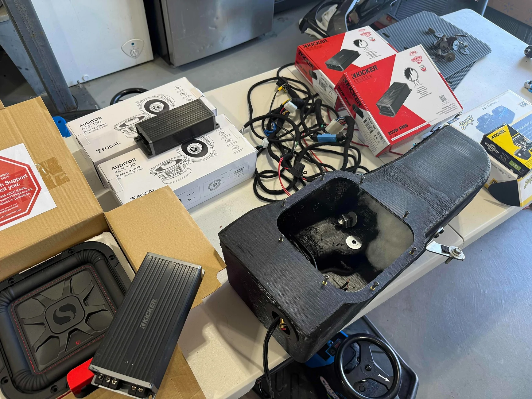 Ford Bronco FS: Kicker audio setup bronco_audio2