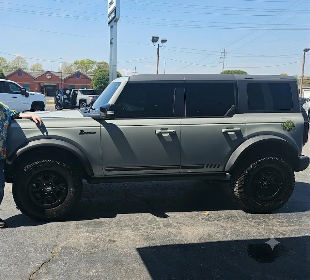 Ford Bronco Too much fun with AI 1000006164