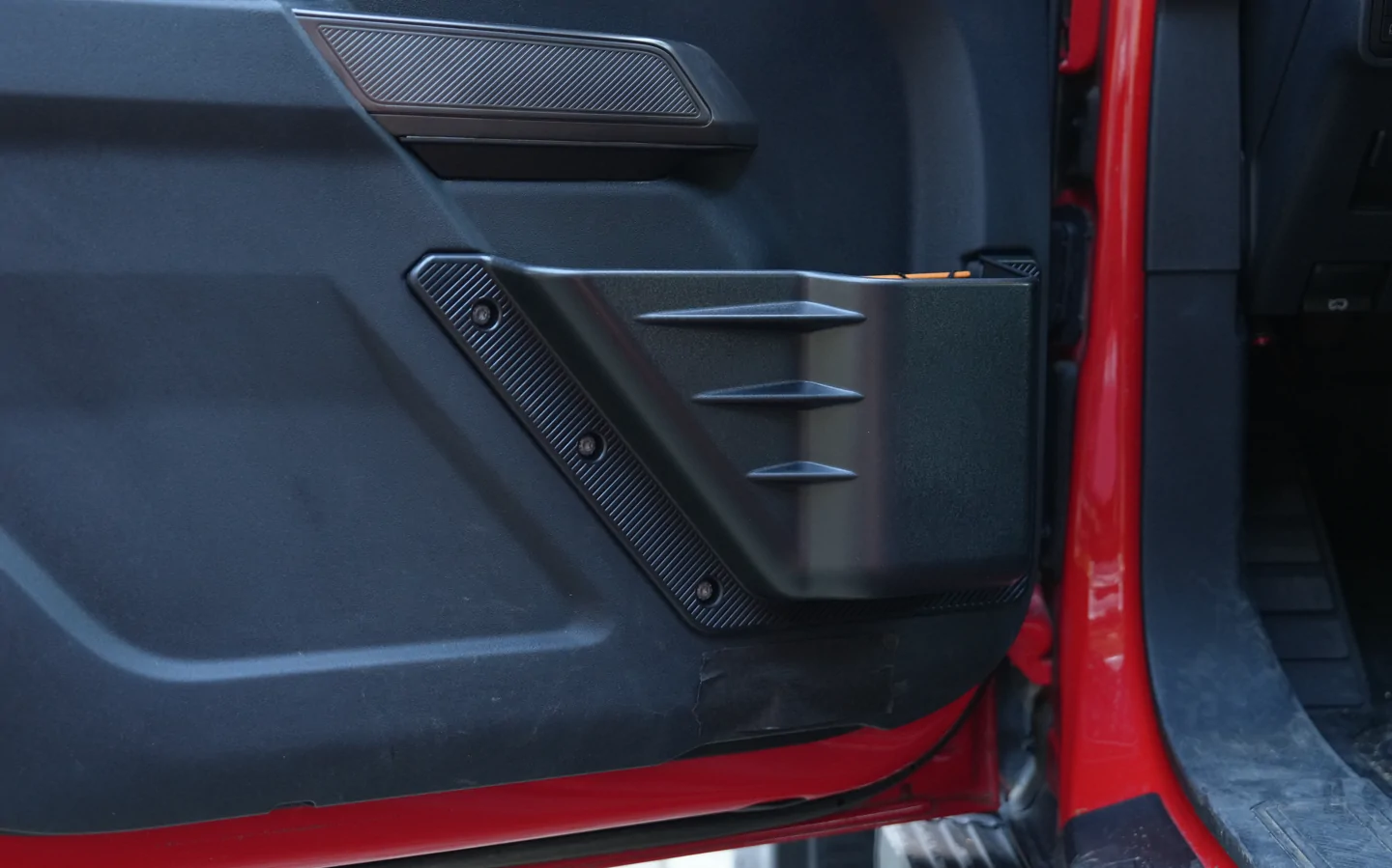 21-25_BRO_TPE_ABS_2P_FrontDoorSideStorageBoxCombo_3.webp