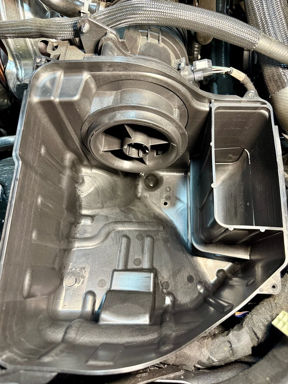 Ford Bronco 2025 Bronco 2.3L Air Filter Change DIY Write-Up (cabin air filter + engine air filter) IMG_3322