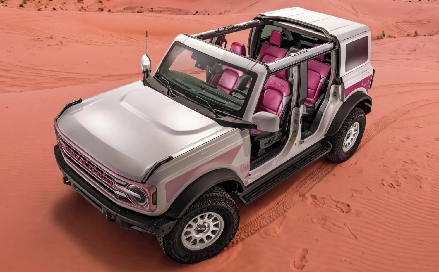 Ford Bronco Bronco Desert Rising Edition Debut 2026-Ford-Bronco-Desert-Rising-Jelly-Utah-Press-Photos-Exterior-004-overhead-top-off-doors-off
