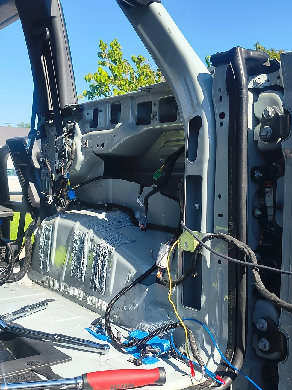 Ford Bronco Onboard Air (Tailgate Mounted) and Hood Solar Panel installed 1000013778