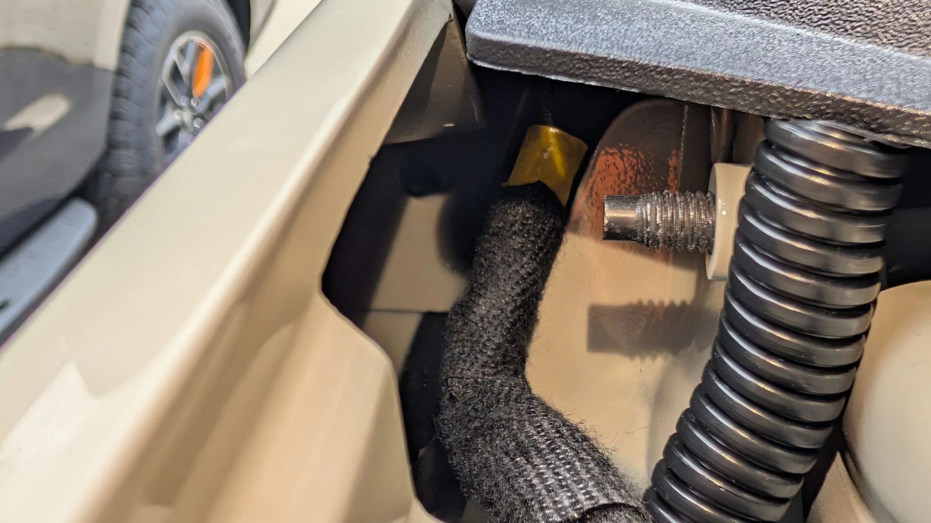 Ford Bronco Recall 26S55: 2021-2026 Bronco - Engine Compartment Wiring Harness Repair [July 23, 2026] -- 590,000k units affected PXL_20260729_161845447