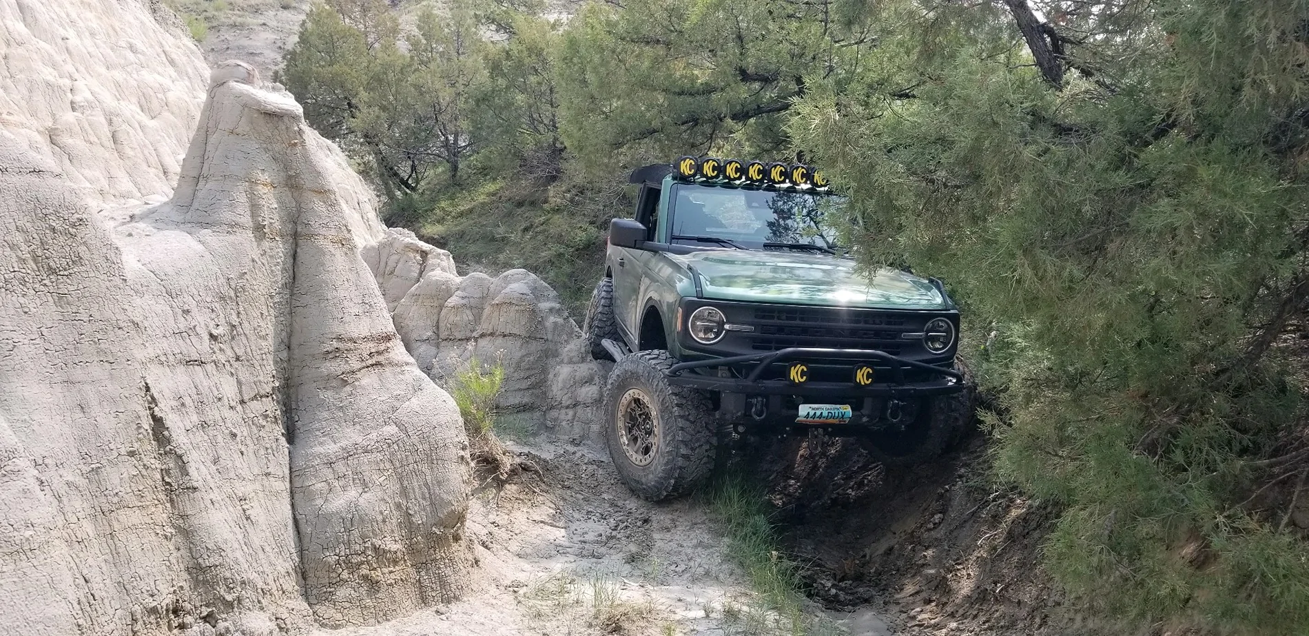 Ford Bronco Who actually off-roads their 7MT? Attachment