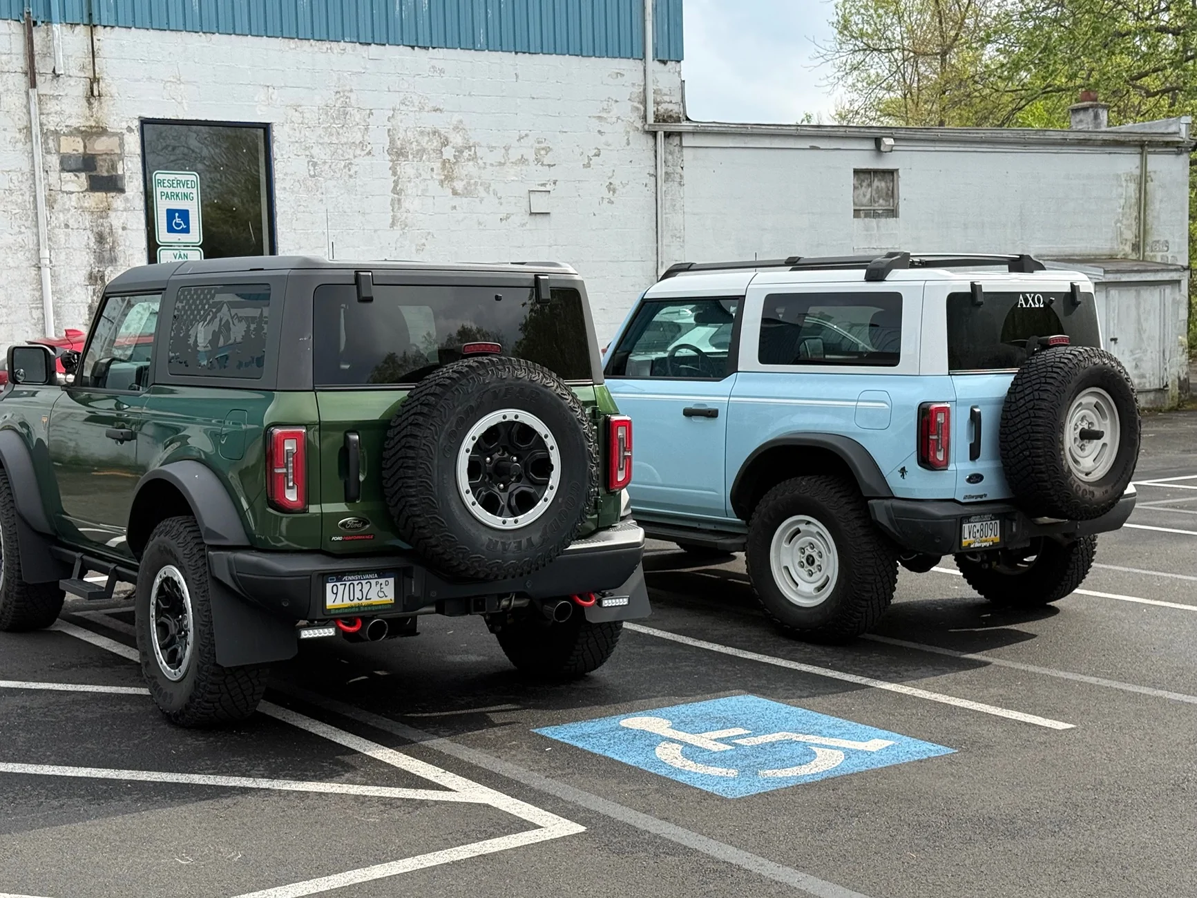 Ford Bronco Pics of your 2dr next to other cool 2drs IMG_5089