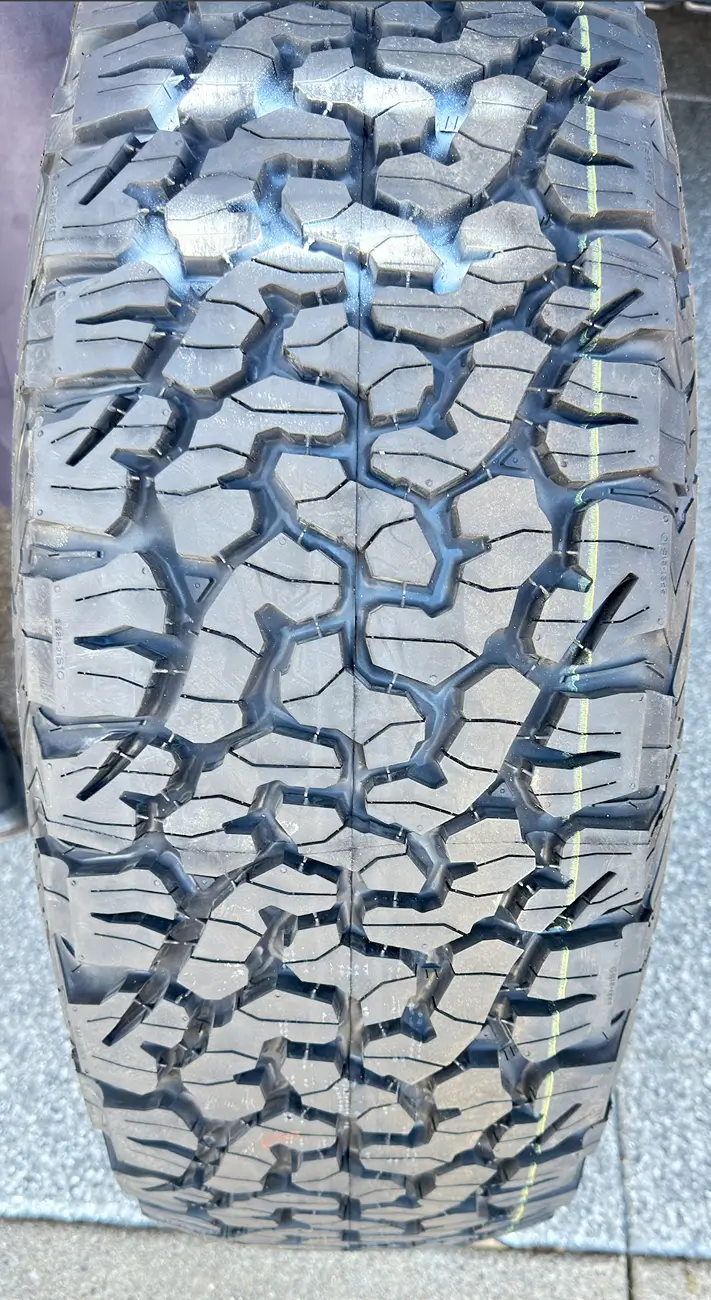 Ford Bronco FOR SALE: New OEM 2025 Bronco Raptor 17" Forged Wheel + 37" BFG KO2 — $1,095 OBO Screenshot 2026-08-01 at 15.36.35