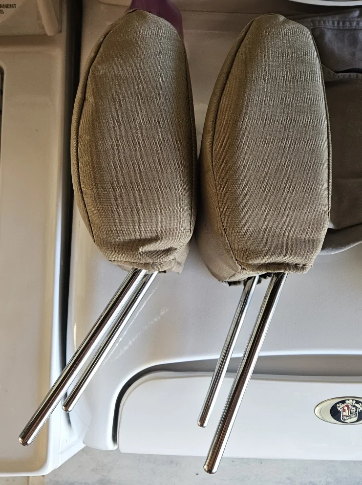 Ford Bronco How to un-tilt headrests ('25 leather seats)? 1785694654269-wu