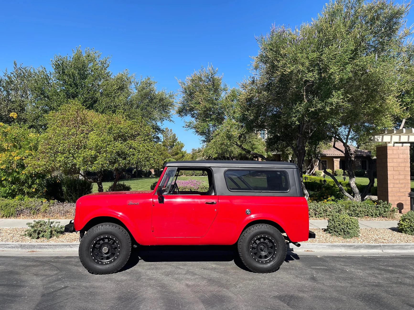 Ford Bronco Pics of your 2dr next to other cool 2drs IMG_3652
