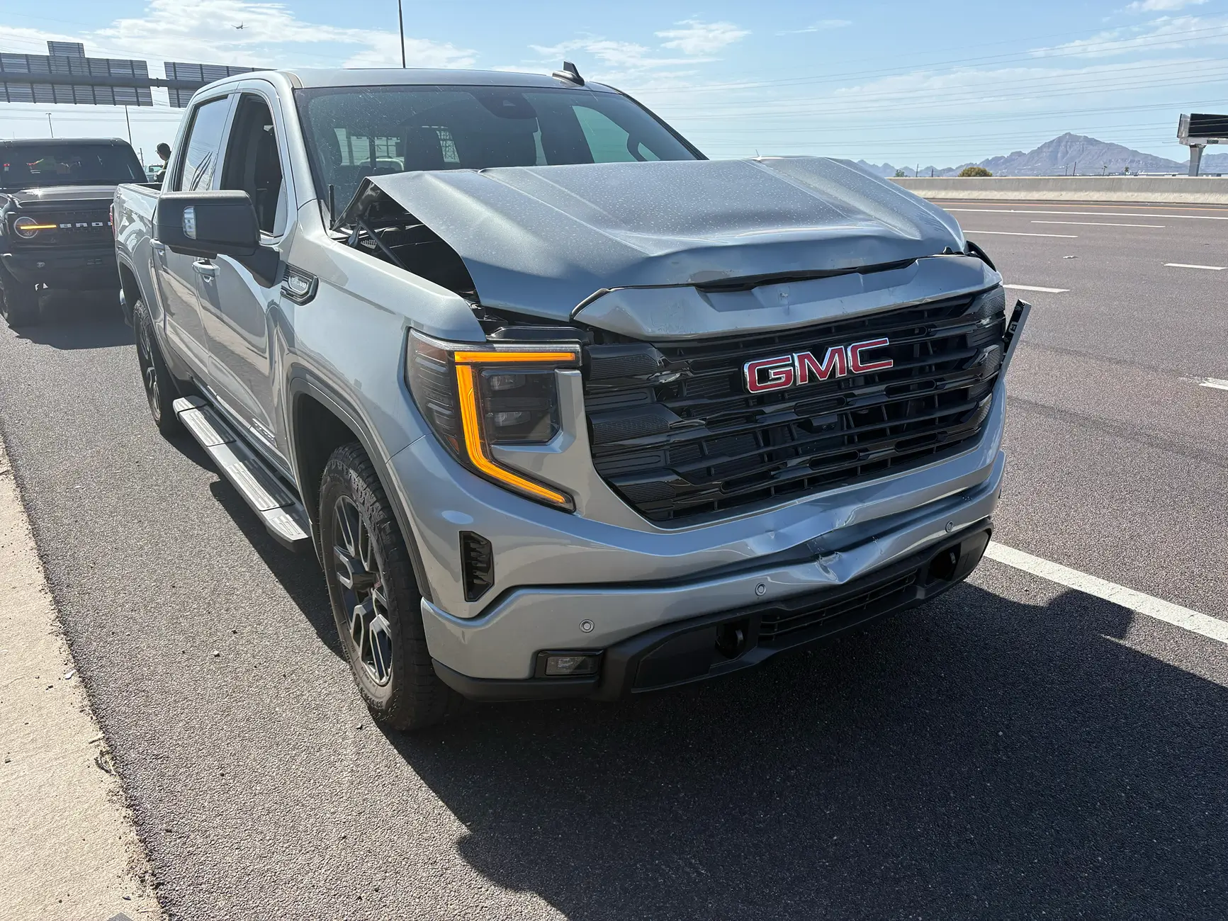 Ford Bronco 4 car pile up: Bronco vs. GMC Sierra and two others tempImageIVg5Go