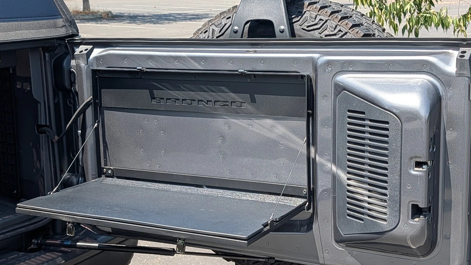 Ford Bronco 2022 Ford Bronco 2-Door Outer Banks w/Lux and Sasquatch PXL_20260808_194227024