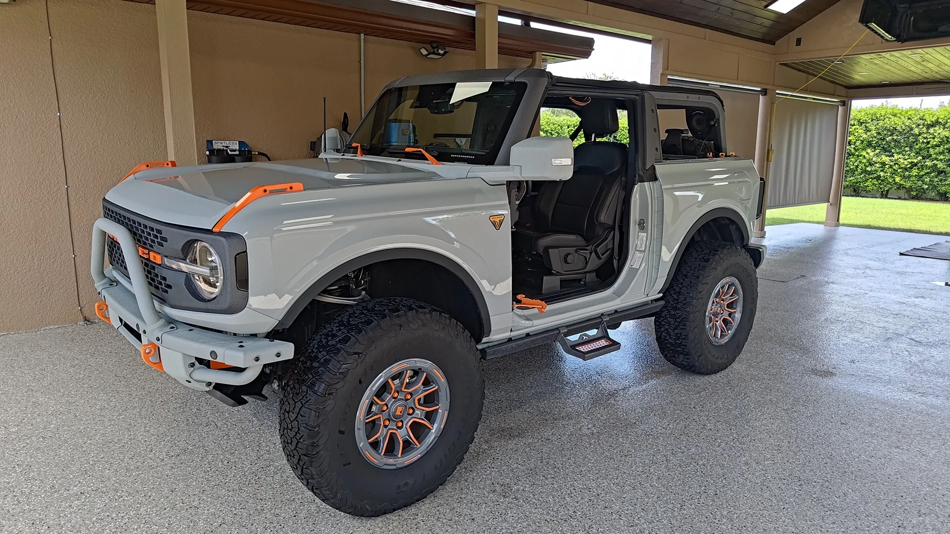 Ford Bronco LineX-Paint MIC Top QUESTIONS P_20260806_114517