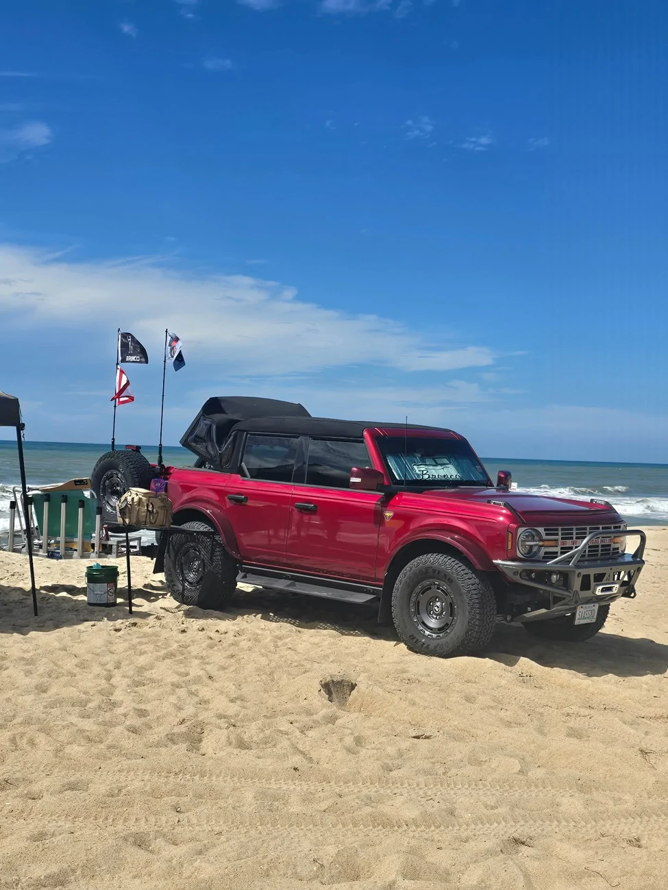Ford Bronco The Sky is Falling:  Mysterious Pineapple Pizza Delivery! 1000011453