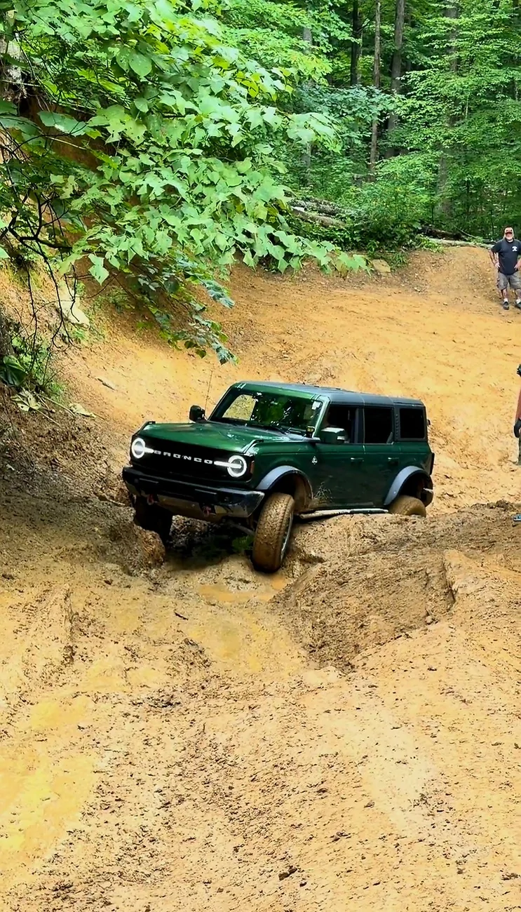 Ford Bronco ERUPTION GREEN Bronco Club Screenshot_20260812_085001_Driv
