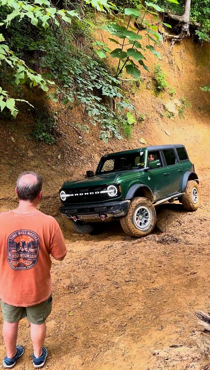 Ford Bronco ERUPTION GREEN Bronco Club Screenshot_20260812_085103_Driv