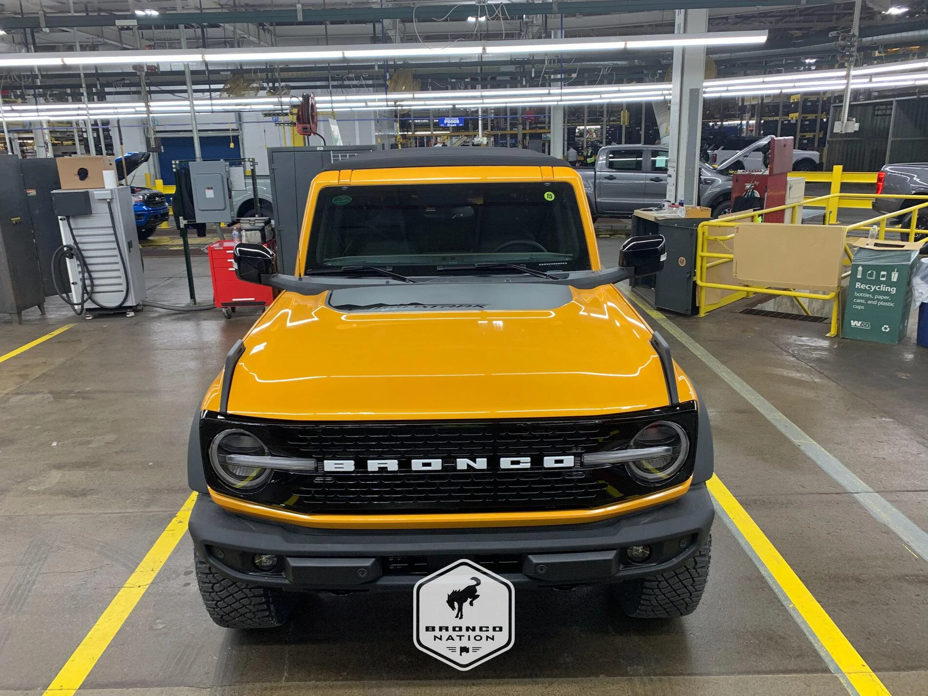 Ford Bronco 2 door fastback top DOES fold back! Lightning Blue First Edition Bronco With Graphics Cyber Orange Bronco Wildtrak with graphics decals 1