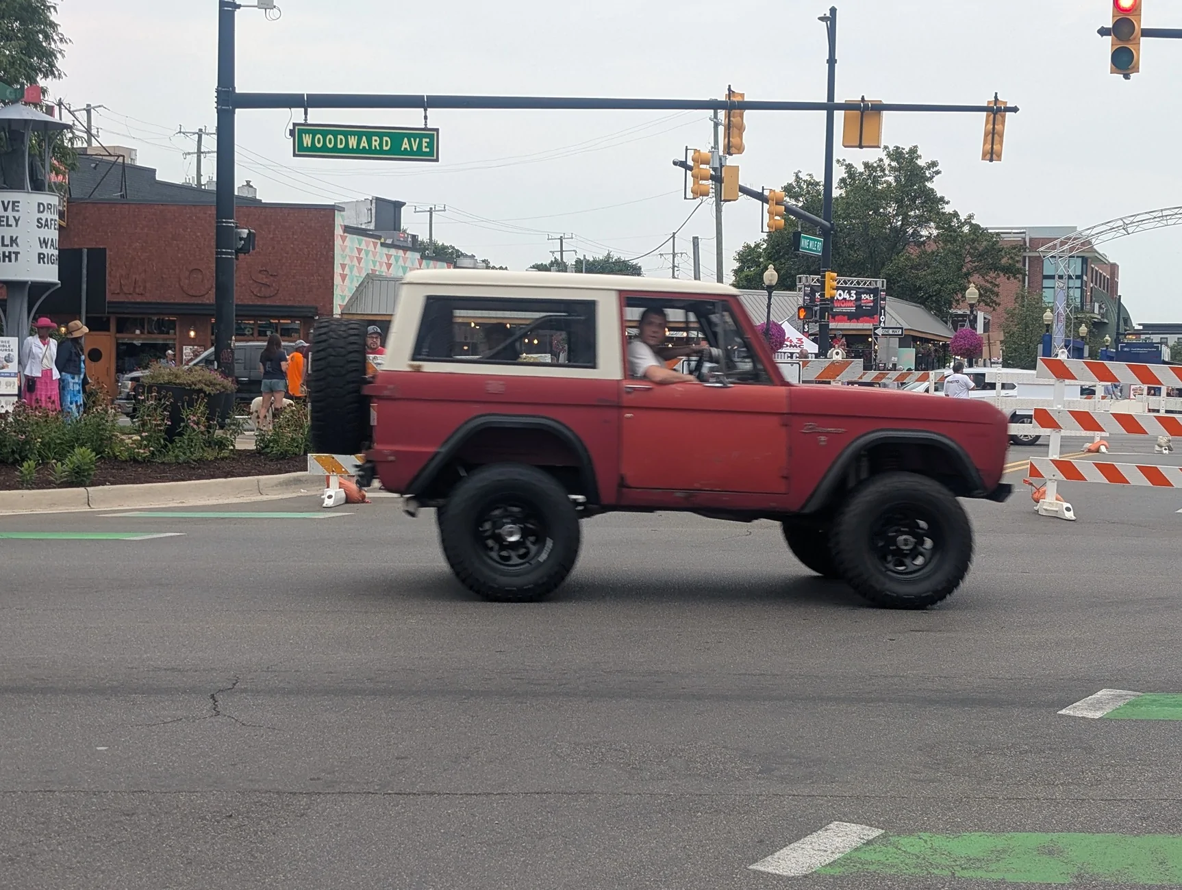 Ford Bronco Broncos at Woodward Dream Cruise 2026 PXL_20260815_140611667