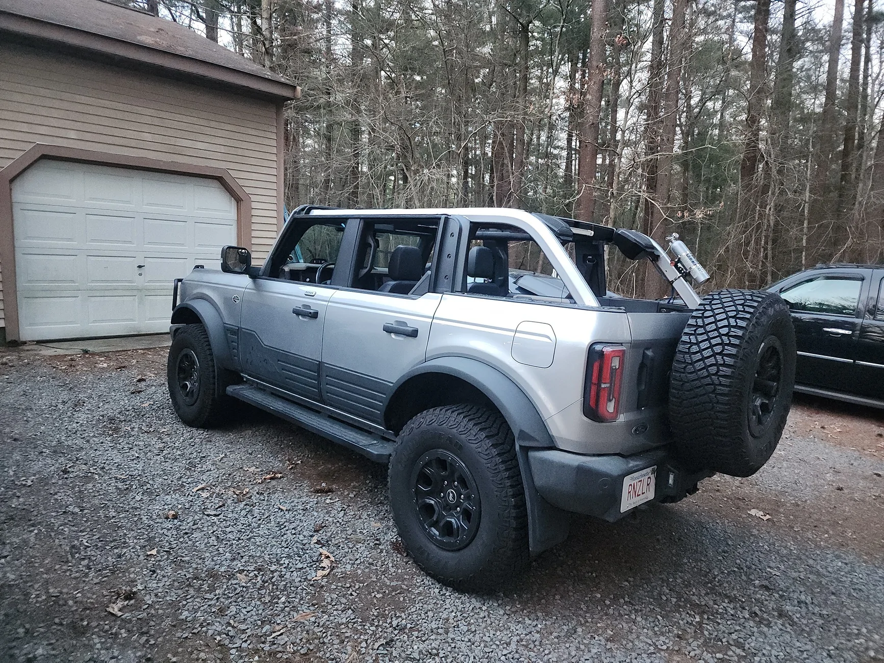 Ford Bronco Fire Protection:  Extinguishers: Dry, Halotron, CO2, Element Stick, Blankets, etc... what are you carrying? 92ce8d05-cf26-4bd3-8b8b-6307ea4961ff