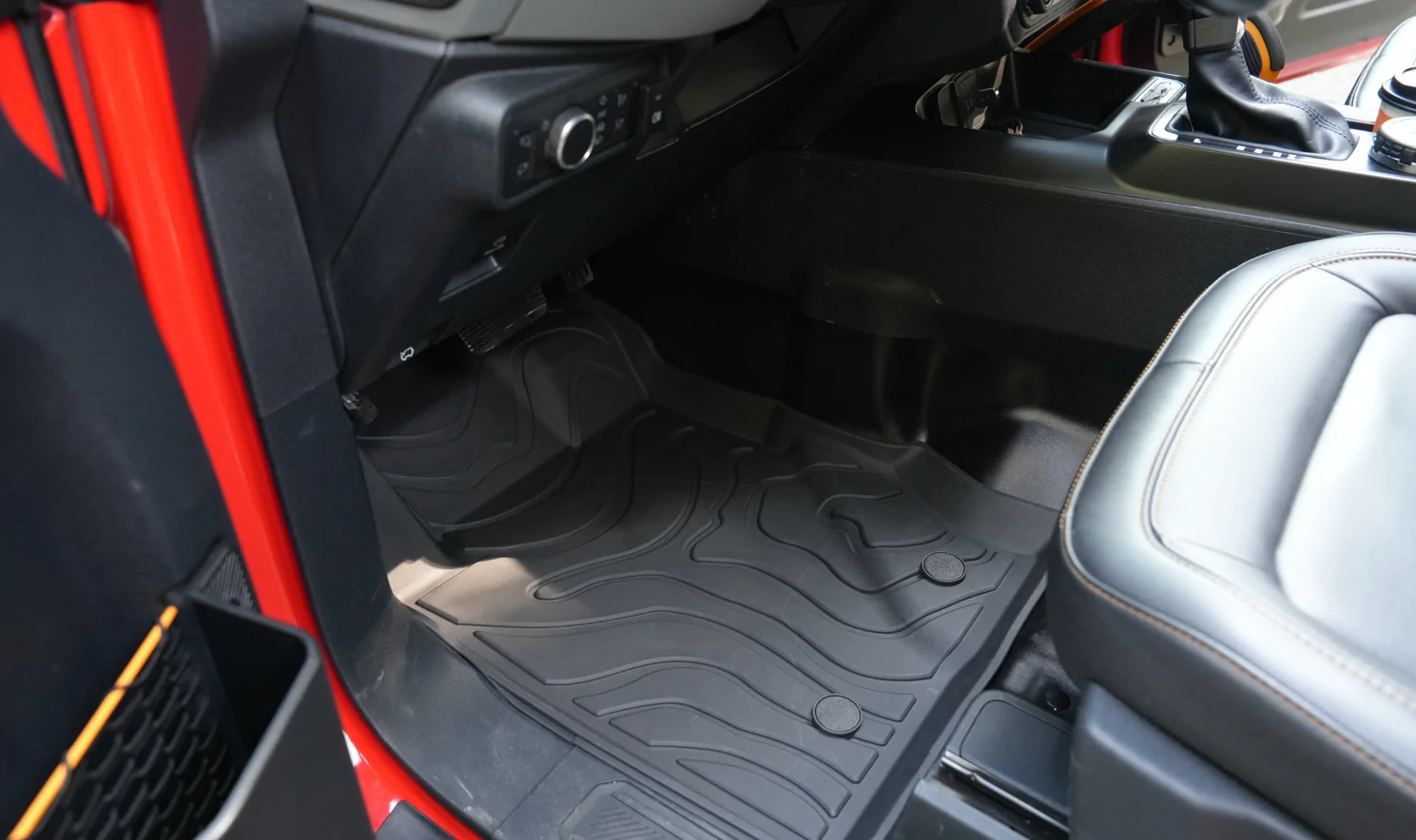 21-25_BRO_4D_TPE_TireTread_8P_CargoMat_SeatBack_FloorMats_6.webp