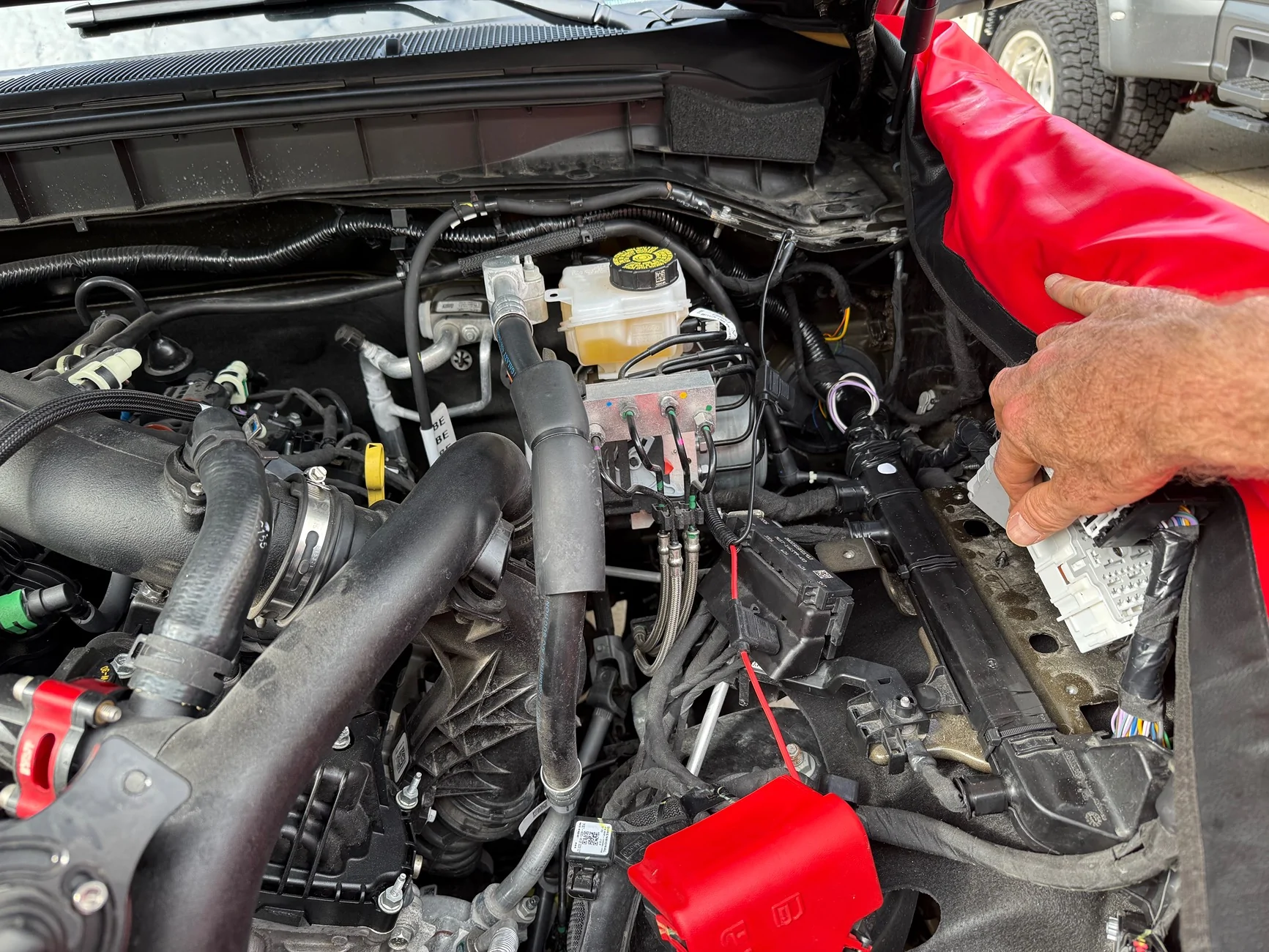 Ford Bronco AUX Switch wiring - Aux 1 wire not visible in loom IMG_2995