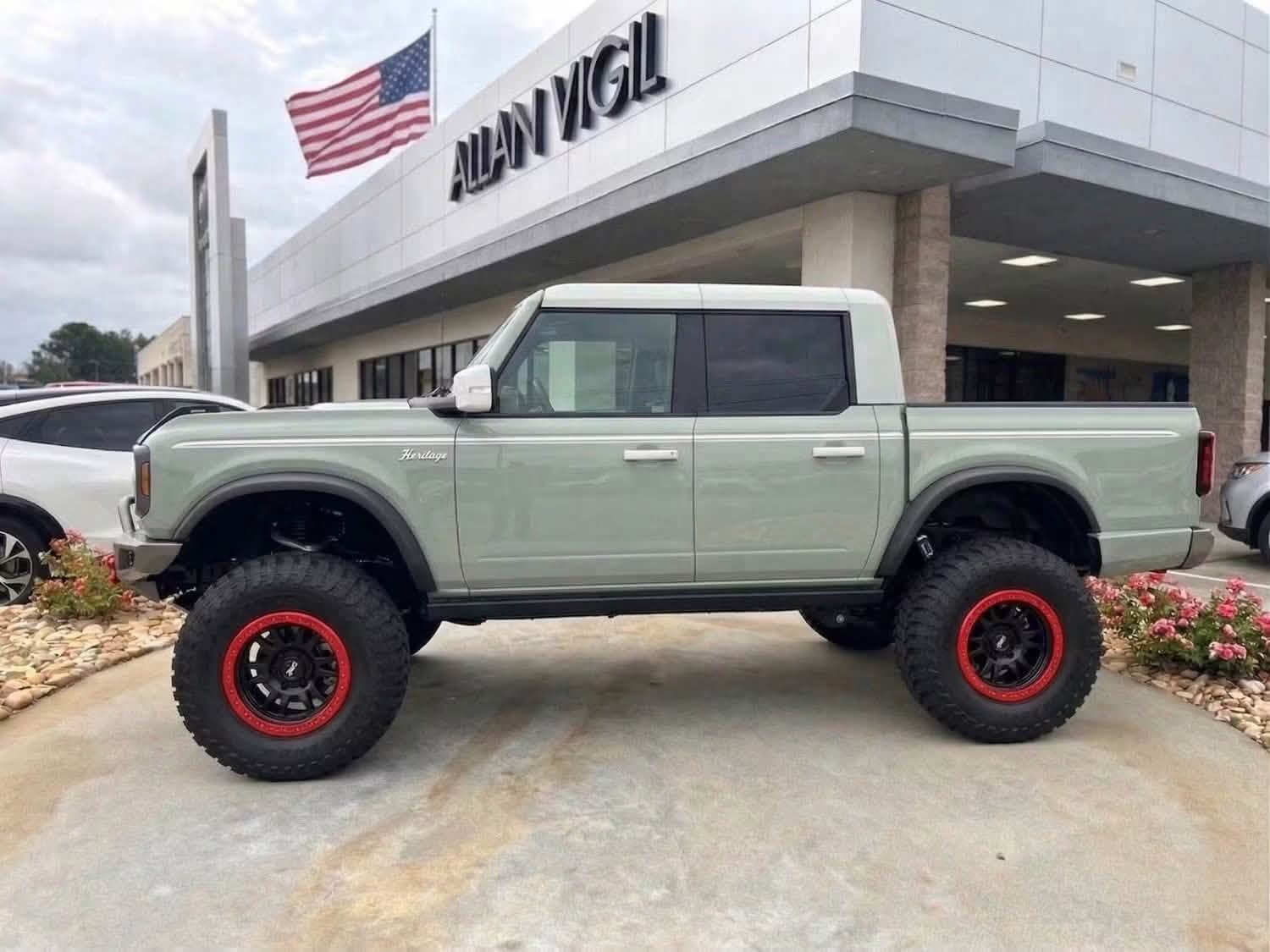 Ford Bronco Bronco Pickup Truck coming in future. Hybrid Bronco arrives 2027 1000016873