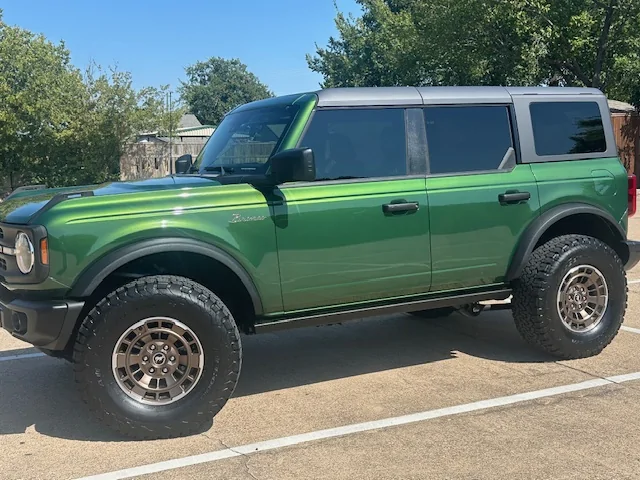 Ford Bronco ERUPTION GREEN Bronco Club 1787457871683-3j