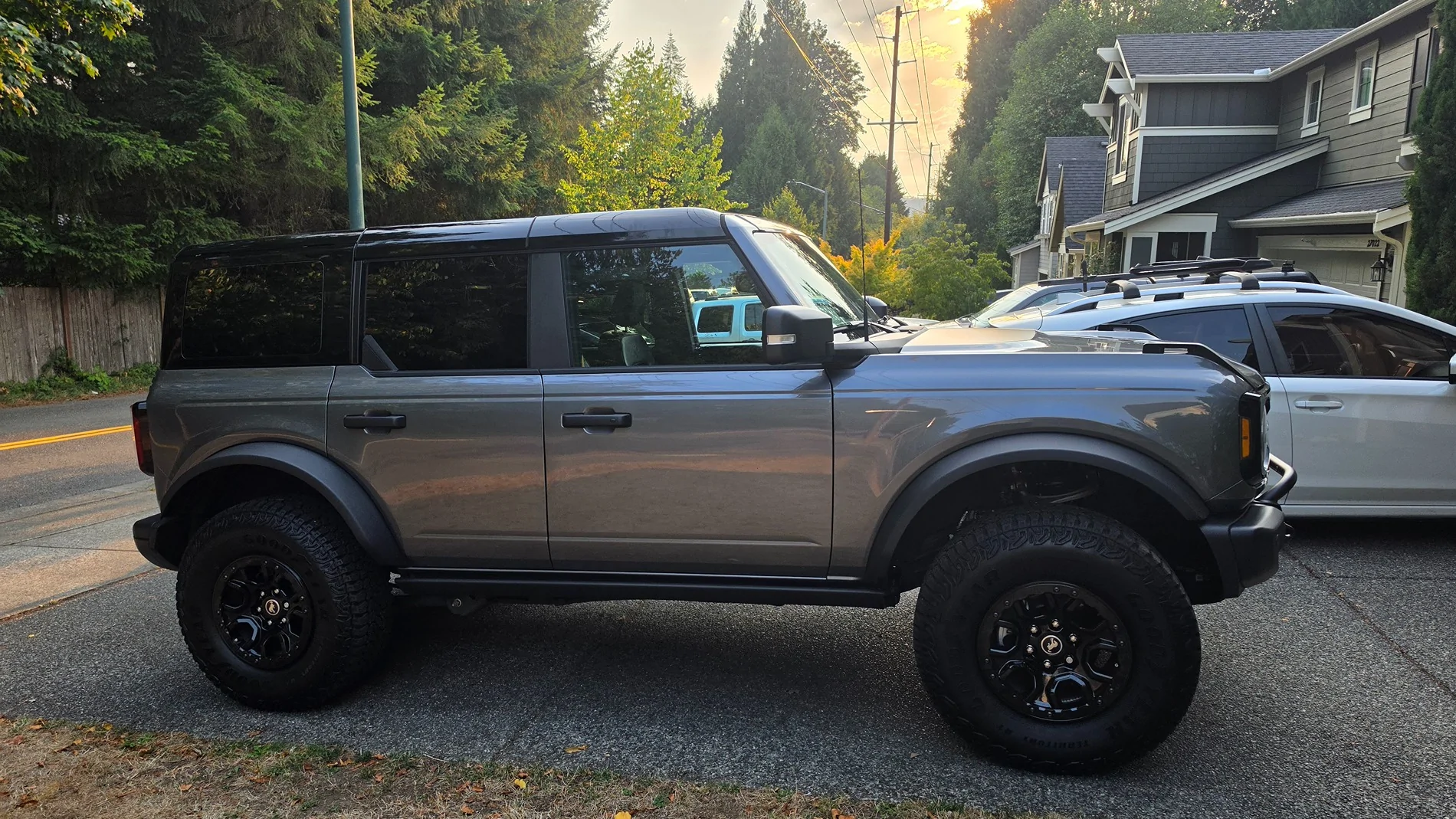 Ford Bronco [Roof Rack Extensions] BROADDICT Invites Bronco Owners with OEM Roof Racks to Test Our New Gear! 20260825_184053