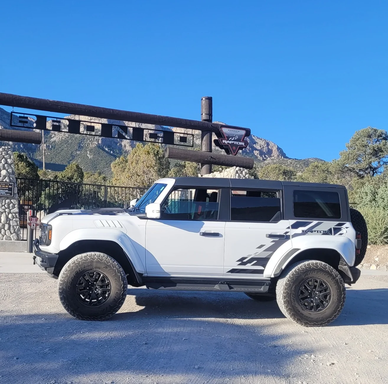 Ford Bronco Raptor or Filson? 20260523_065925