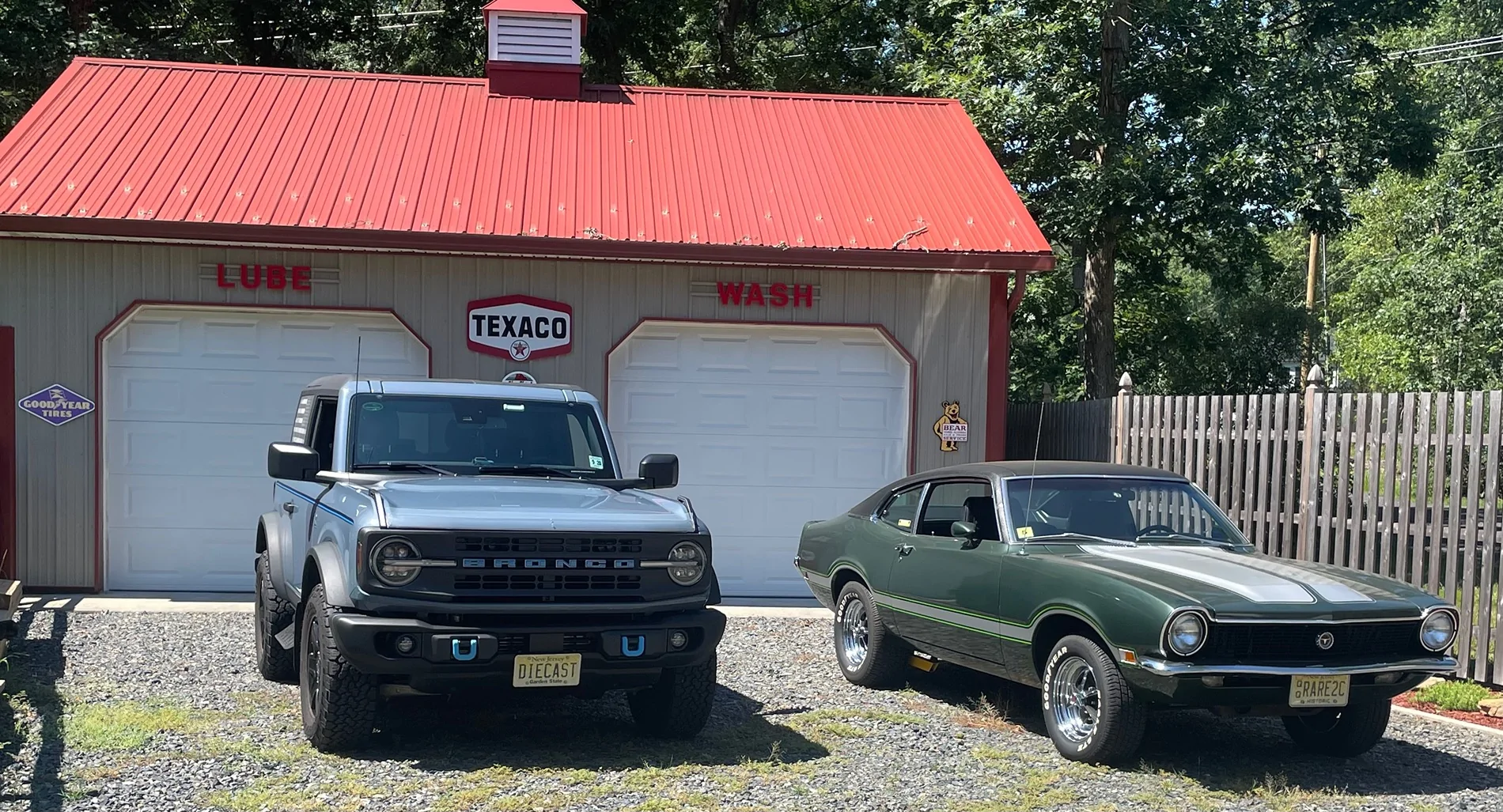 Ford Bronco Pics of your 2dr next to other cool 2drs IMG_2785